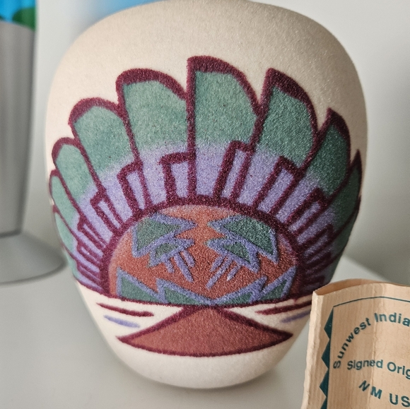 Native American Sand Painting Vase - Picture 2 of 12